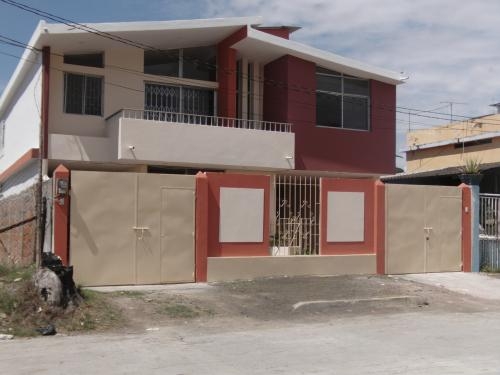 Vendo casa 2 plantas 400 metros cuadrados en Manabí - Casas en venta | 84768