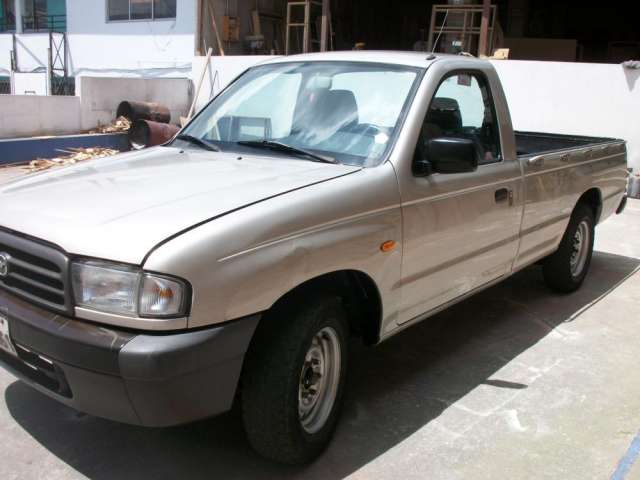 Vendo camioneta mazda b 2200 c/s 2003 en Quito - Camionetas | 186325