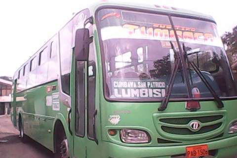 Bus hino ak en perfectas condiciones en Quito - Camiones | 215524